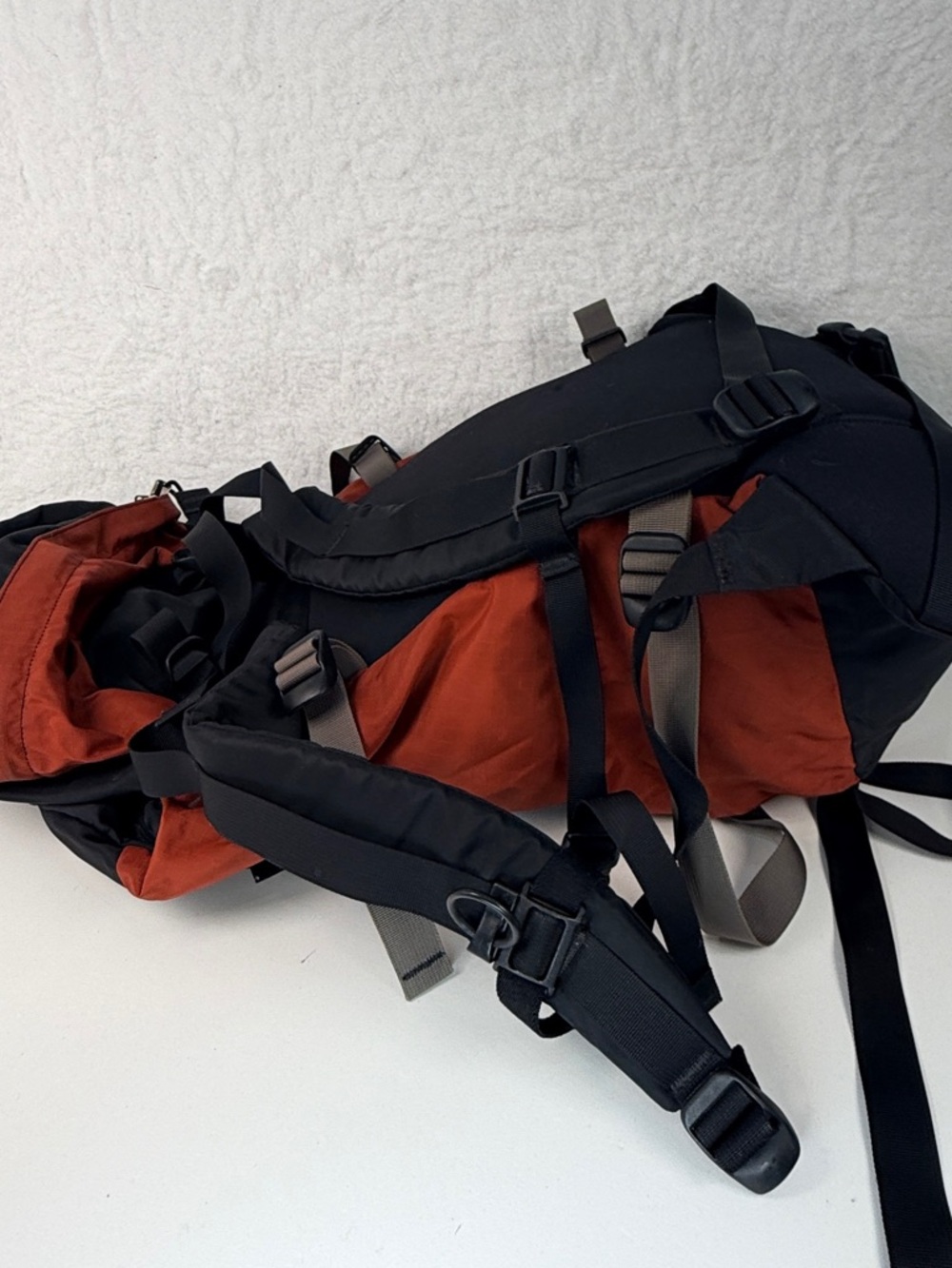 Arc’teryx Bora 30 Hiking Backpack Black Red Technical Daypack - Picture 11 of 14